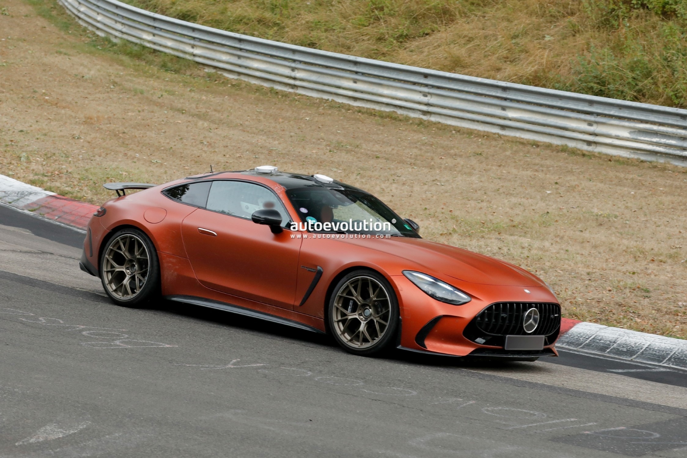 Mercedes-AMG GT 63 testa condução autônoma na Nordschleife após mapear circuito