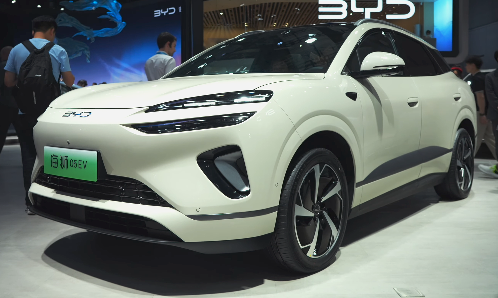 SUV elétrico BYD Sealion 06 EV exibido no Salão de Xangai de 2025