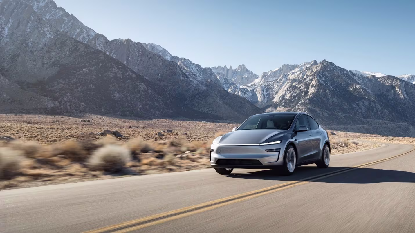 Tesla Model Y em imagem oficial da fabricante